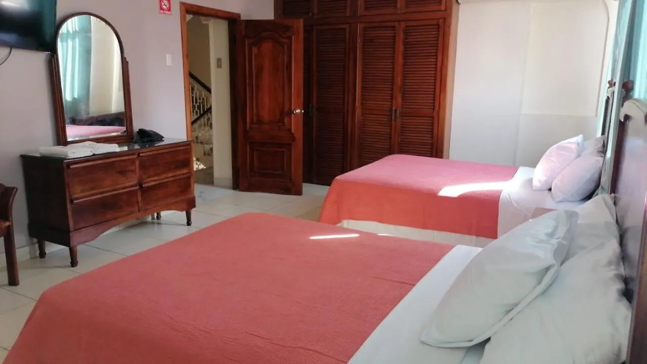 Boutique Hostal Mar De Plata Γκουαγιακίλ Πανδοχείο